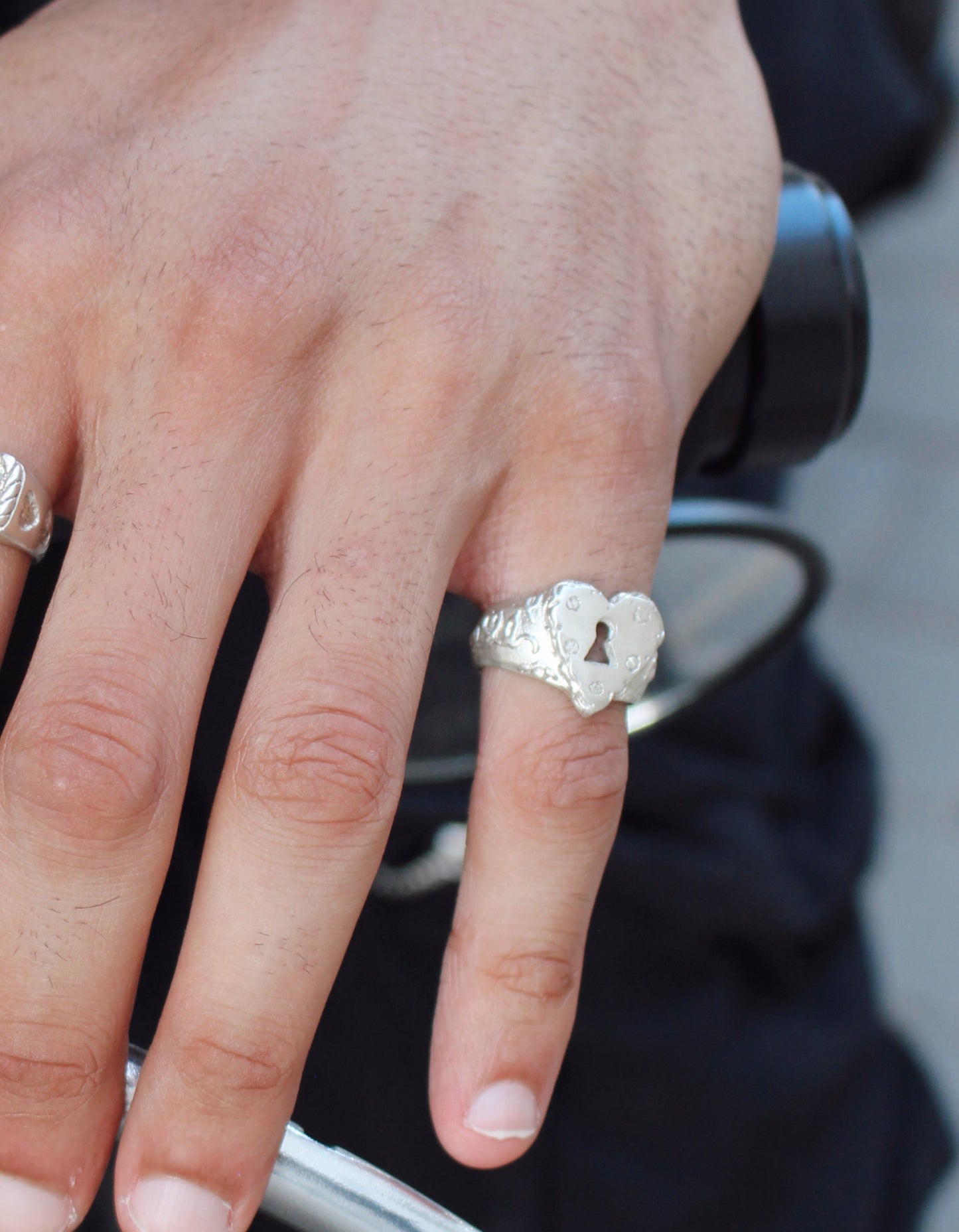 Heart Fermé Silver Ring