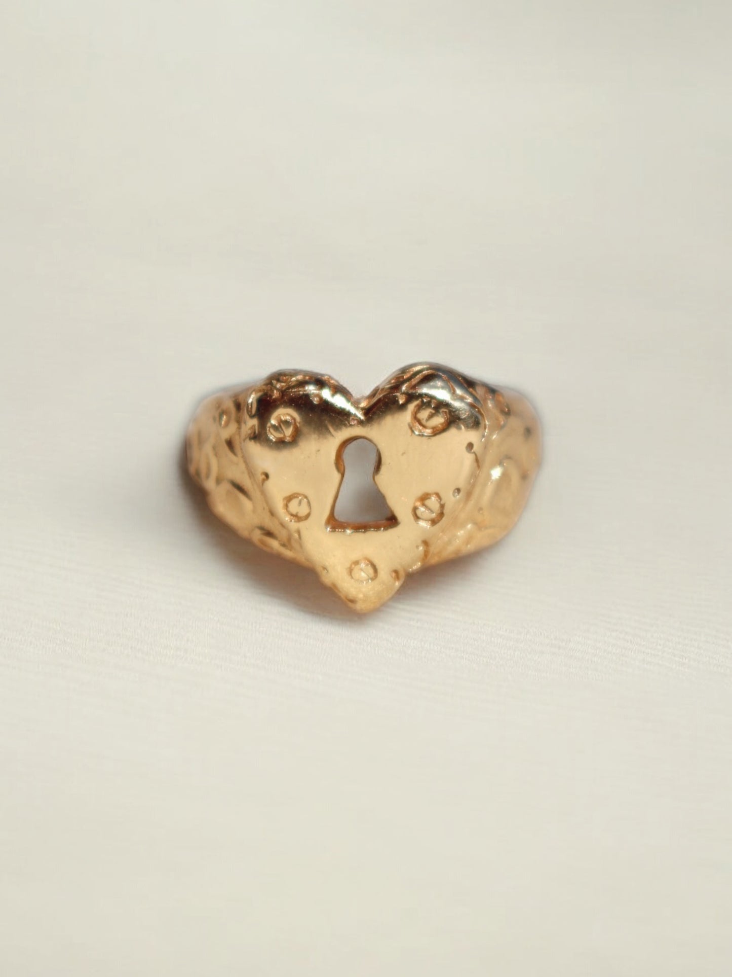 Heart Fermé Silver Ring