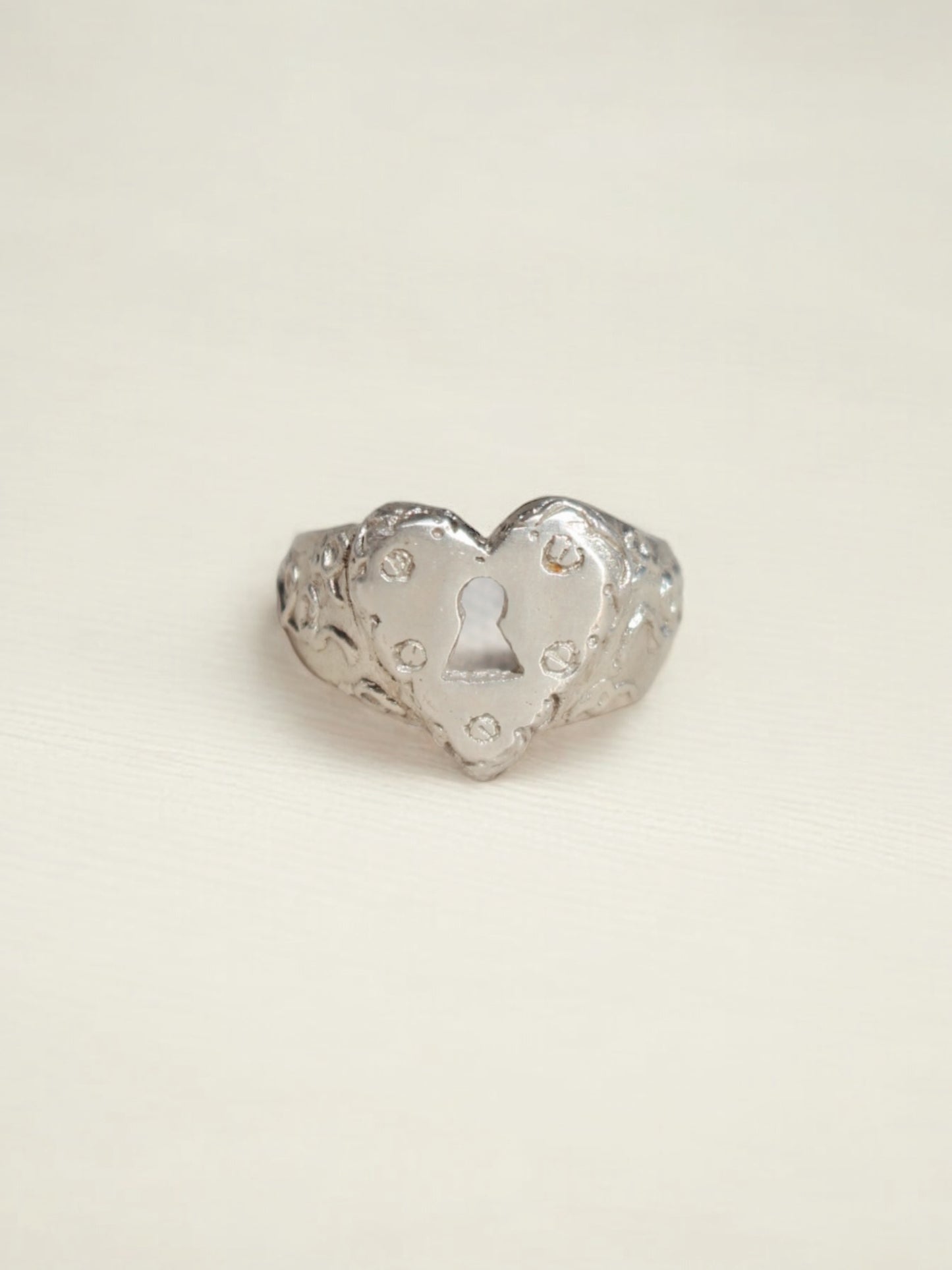 Anillo en plata en forma de candado
