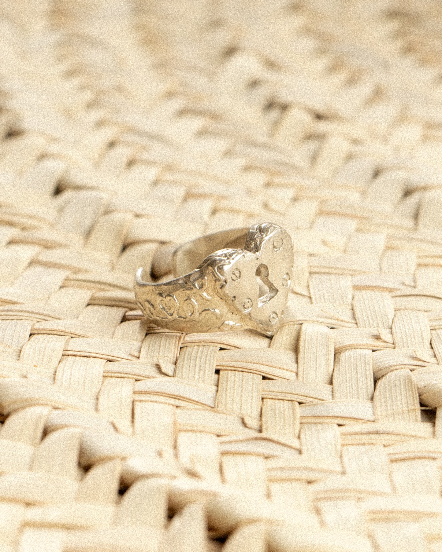 Heart Fermé Silver Ring