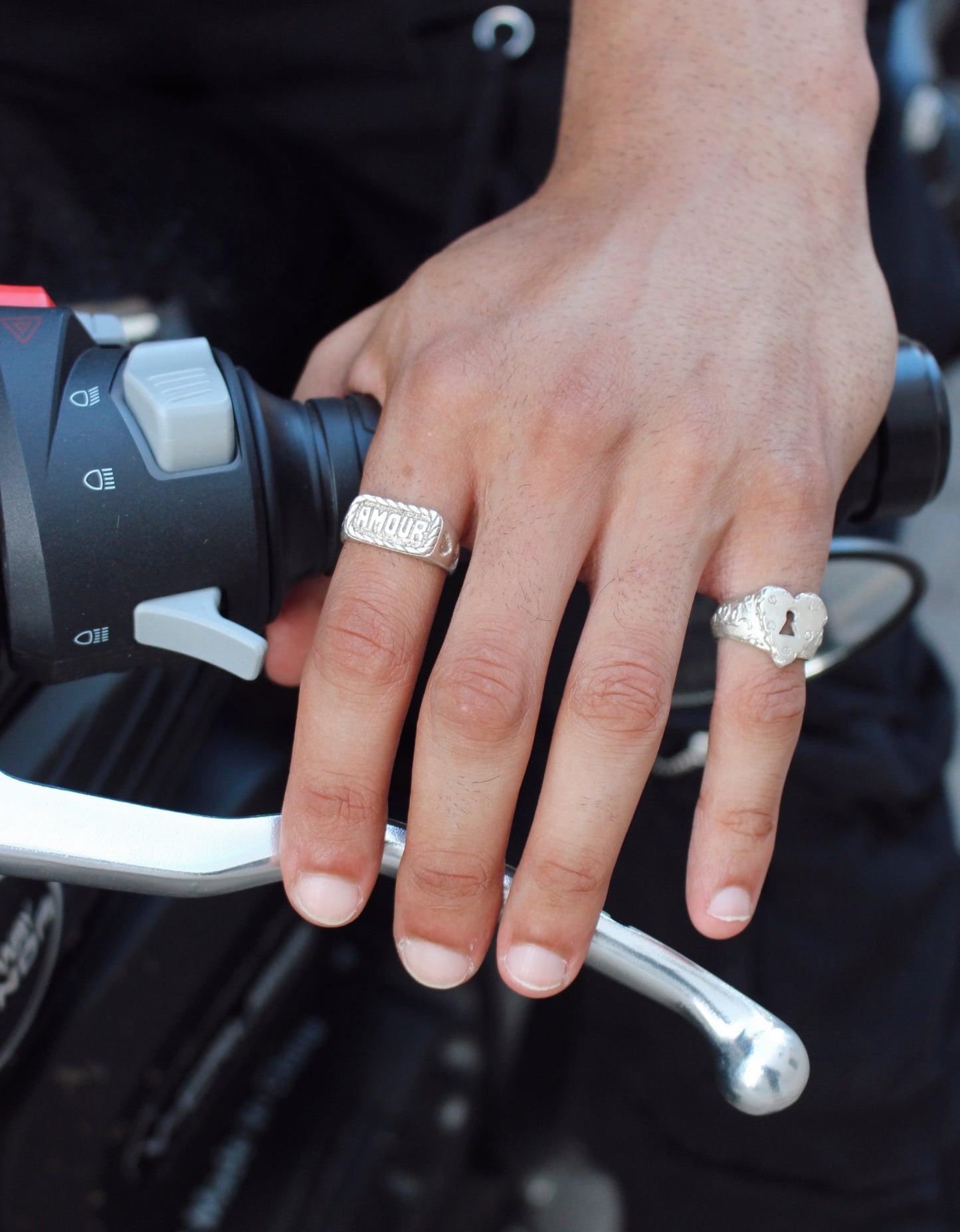 Heart Fermé Silver Ring